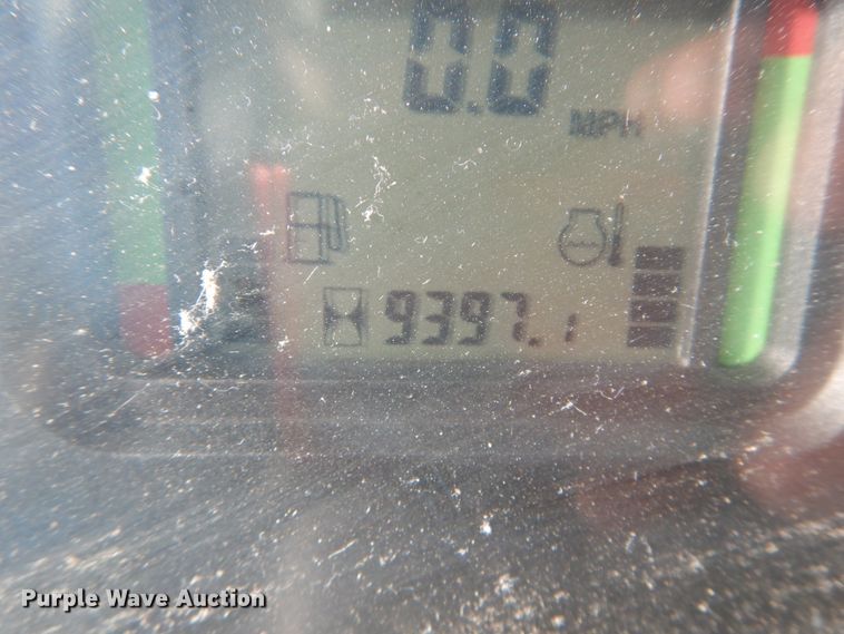 image for item HV9585 2004 John Deere 6615  tractor