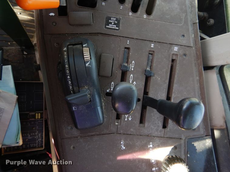 image for item HV9585 2004 John Deere 6615  tractor