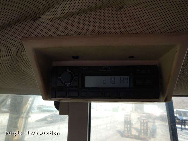 image for item HV9585 2004 John Deere 6615  tractor