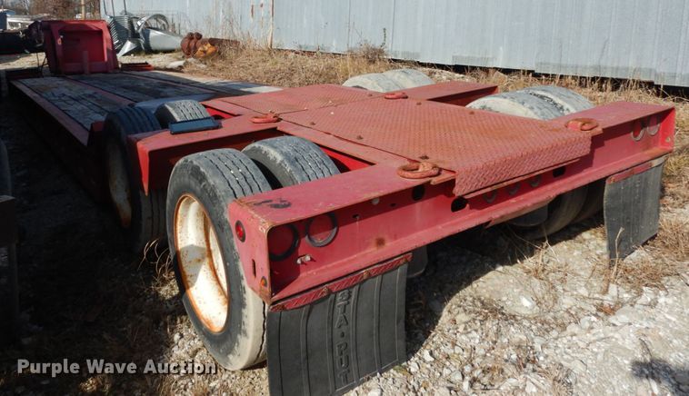 image for item HV9587 2000 Talbert TDW-35SA-HRG-1-T1  lowboy equipment trailer