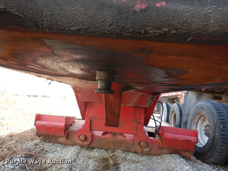 image for item HV9587 2000 Talbert TDW-35SA-HRG-1-T1  lowboy equipment trailer