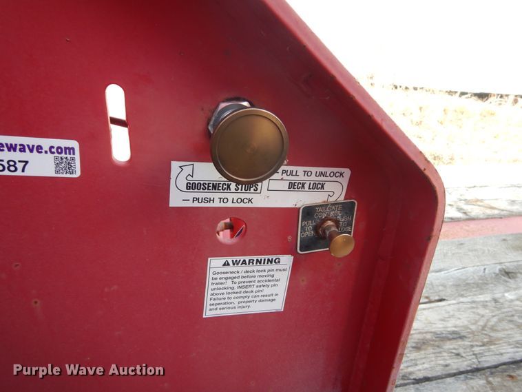 image for item HV9587 2000 Talbert TDW-35SA-HRG-1-T1  lowboy equipment trailer