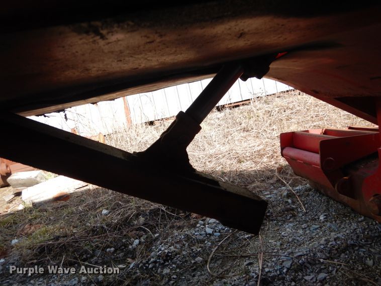 image for item HV9587 2000 Talbert TDW-35SA-HRG-1-T1  lowboy equipment trailer