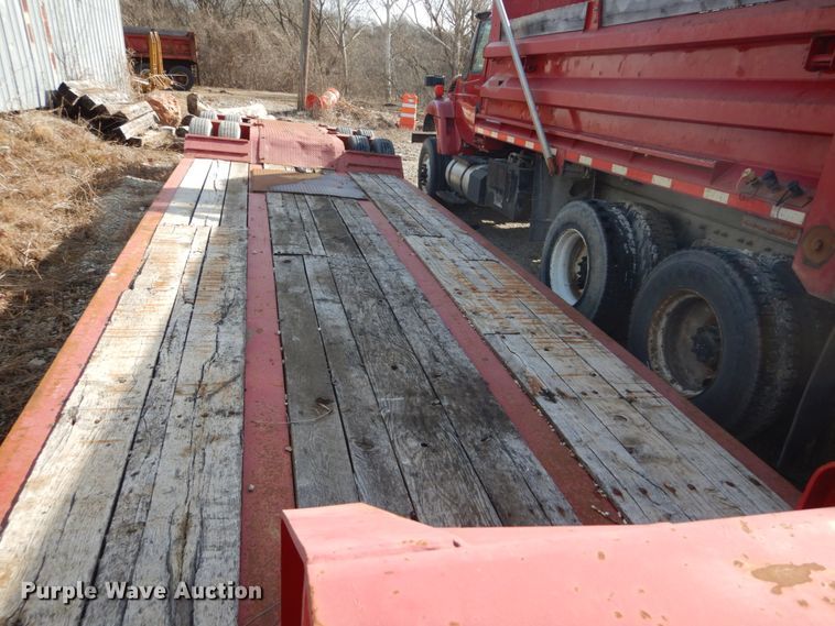 image for item HV9587 2000 Talbert TDW-35SA-HRG-1-T1  lowboy equipment trailer