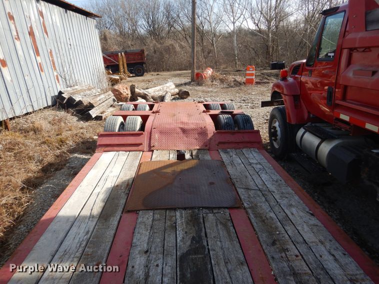 image for item HV9587 2000 Talbert TDW-35SA-HRG-1-T1  lowboy equipment trailer