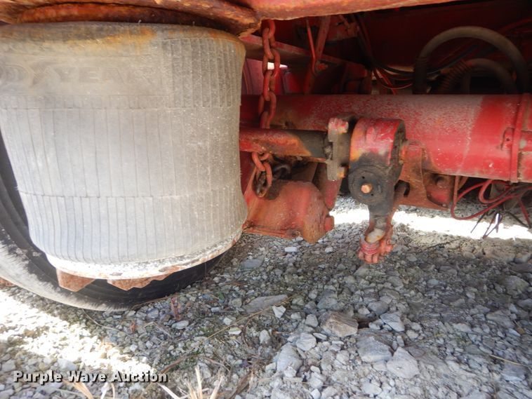 image for item HV9587 2000 Talbert TDW-35SA-HRG-1-T1  lowboy equipment trailer