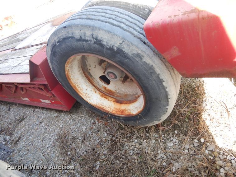 image for item HV9587 2000 Talbert TDW-35SA-HRG-1-T1  lowboy equipment trailer