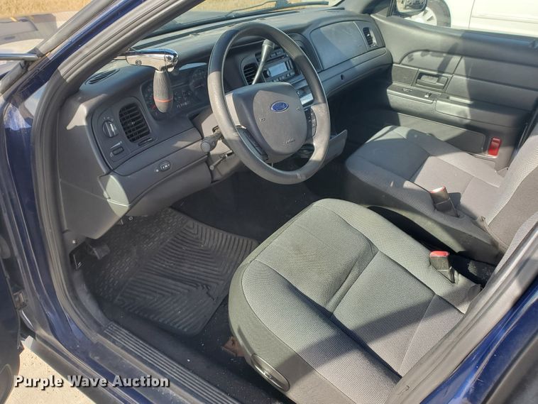 image for item HW9598 2010 Ford Crown Victoria Police Interceptor