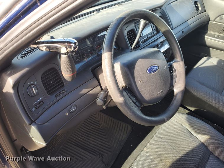 image for item HW9598 2010 Ford Crown Victoria Police Interceptor