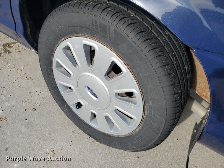 image for item HW9598 2010 Ford Crown Victoria Police Interceptor