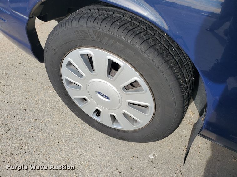 image for item HW9598 2010 Ford Crown Victoria Police Interceptor