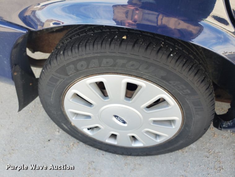 image for item HW9598 2010 Ford Crown Victoria Police Interceptor