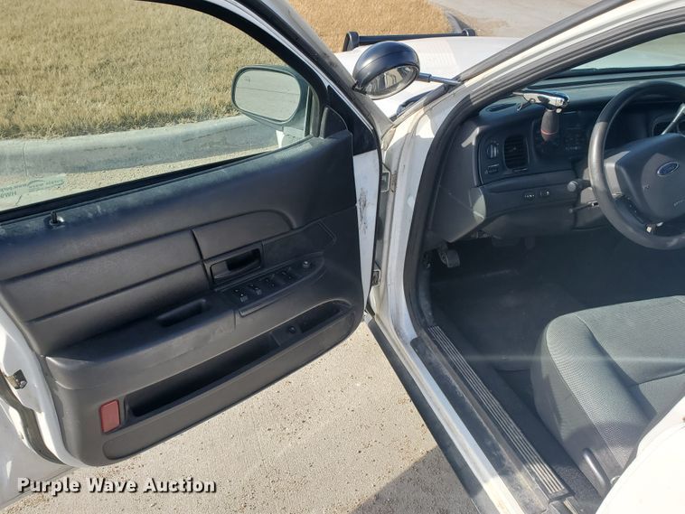 image for item HW9600 2011 Ford Crown Victoria Police Interceptor