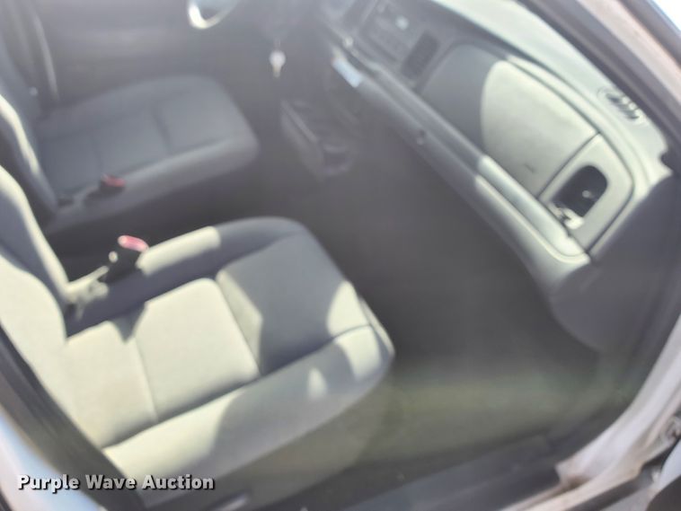 image for item HW9600 2011 Ford Crown Victoria Police Interceptor