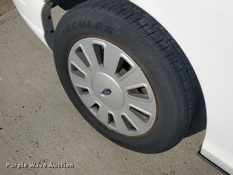 image for item HW9600 2011 Ford Crown Victoria Police Interceptor