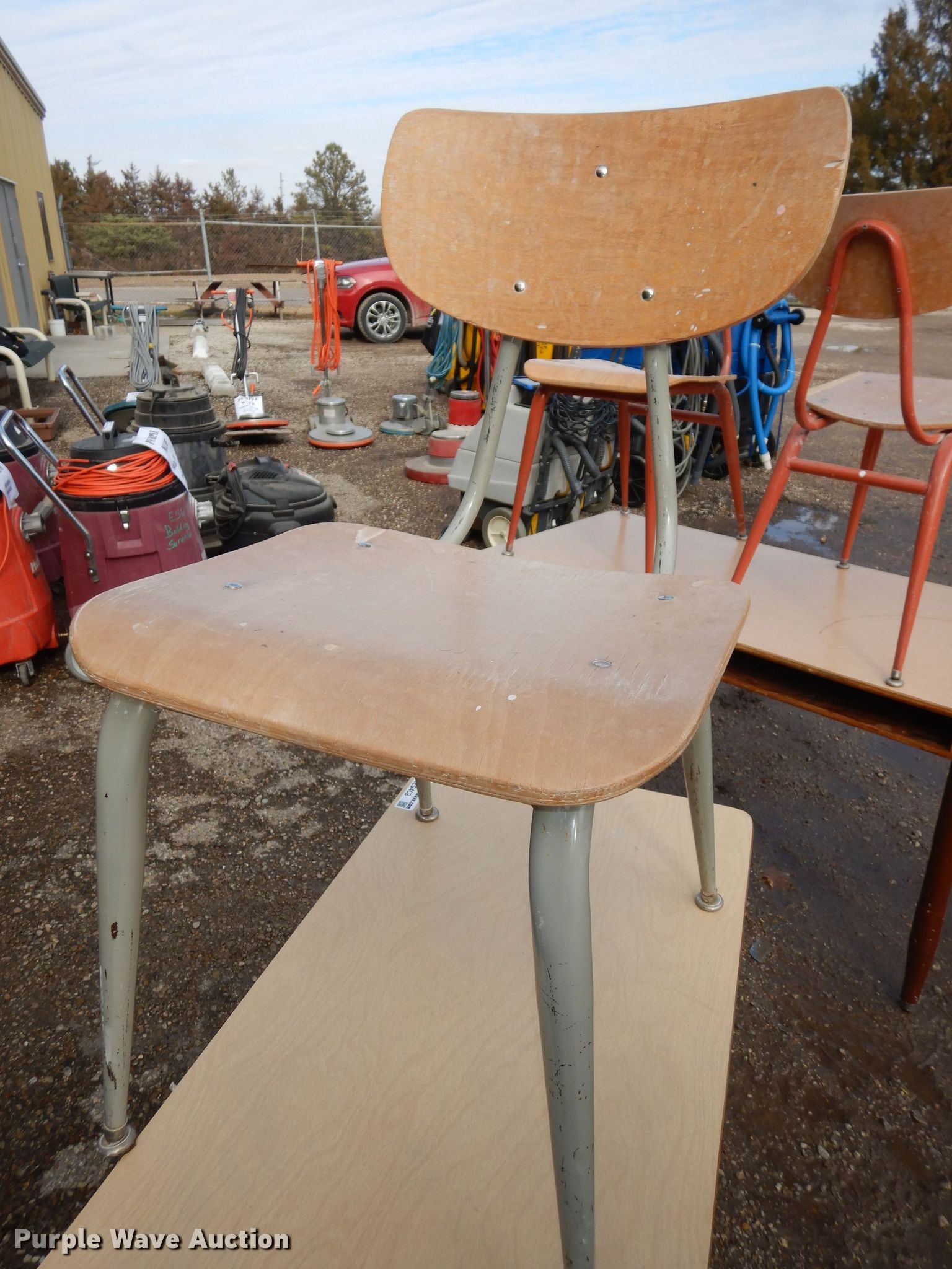 Furniture in Emporia, KS Item HE9408 sold Purple Wave