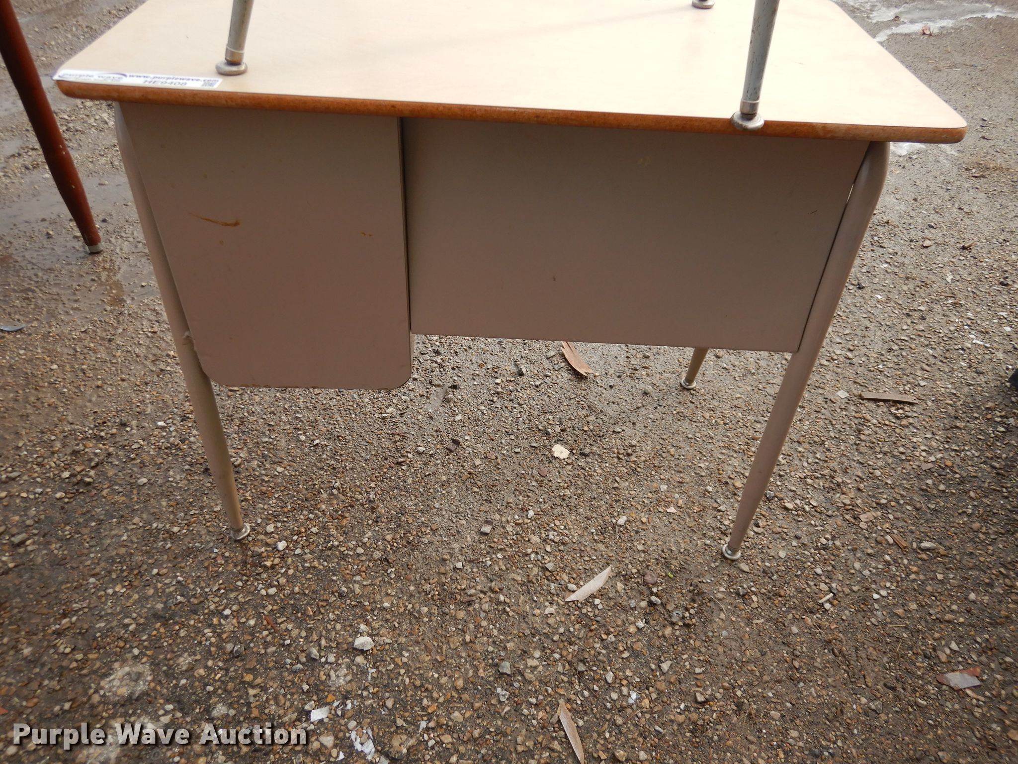 Furniture in Emporia, KS Item HE9408 sold Purple Wave