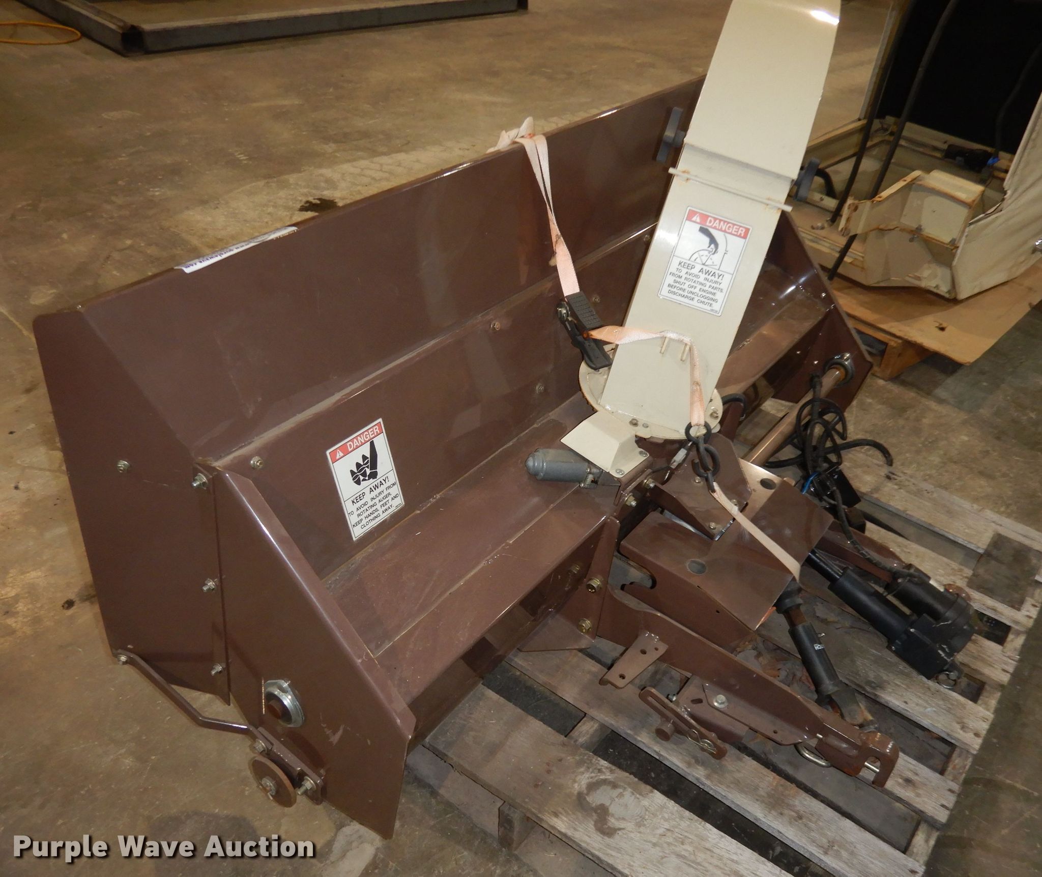 512 snow blower in Manhattan, KS Item HE9450 sold