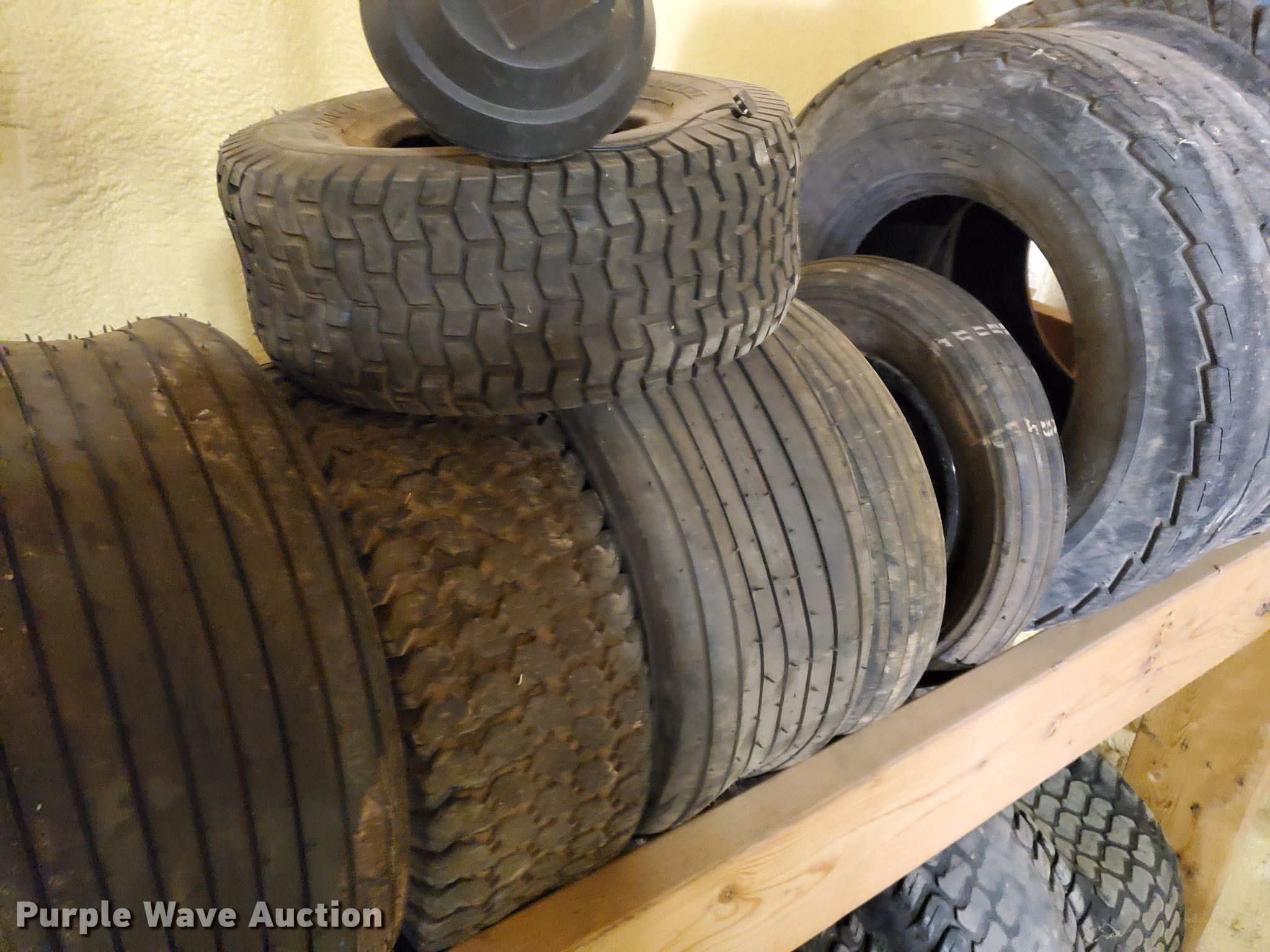 (18) lawn mower tires in Garden City, KS Item HW9616 sold Purple Wave