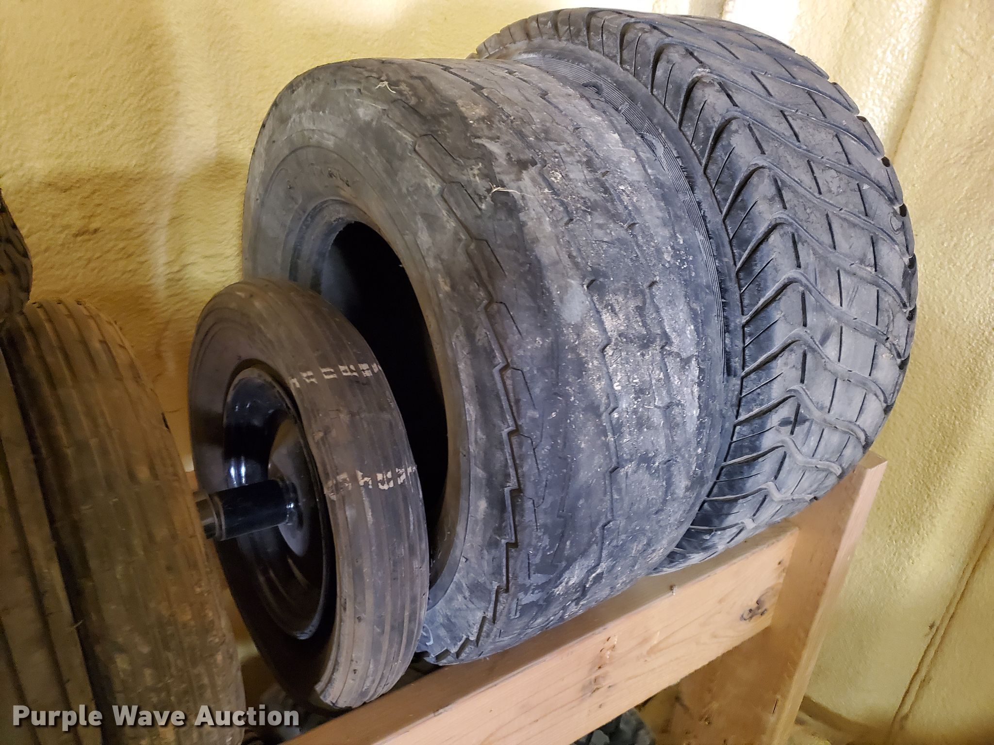 (18) lawn mower tires in Garden City, KS Item HW9616 sold Purple Wave
