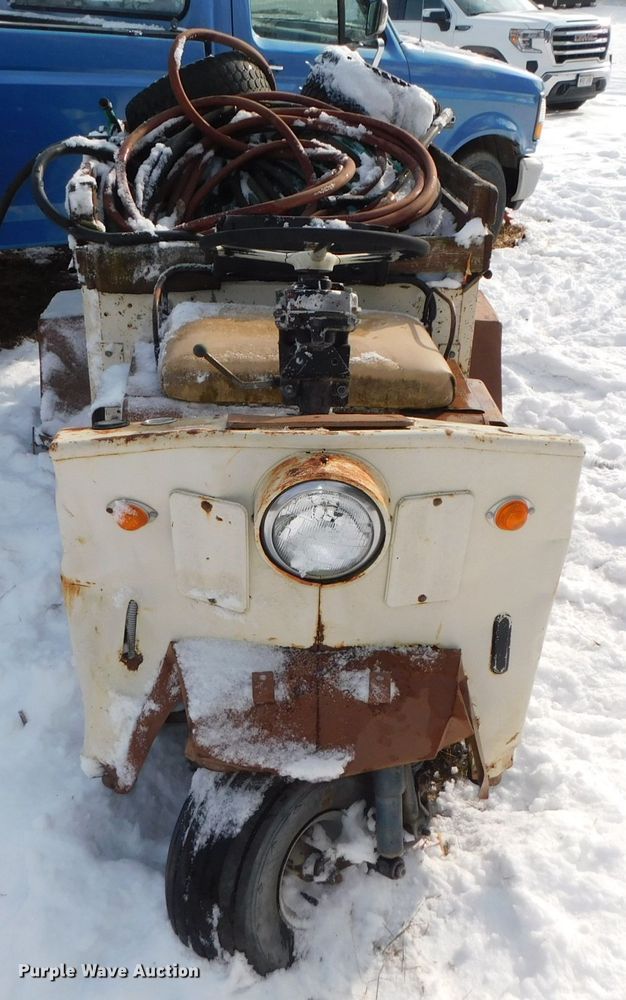 image for item GQ9924 Cushman truckster