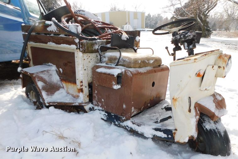 image for item GQ9924 Cushman truckster