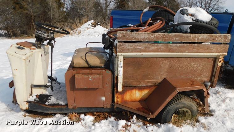 image for item GQ9924 Cushman truckster