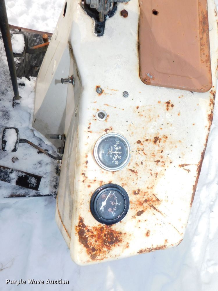 image for item GQ9924 Cushman truckster