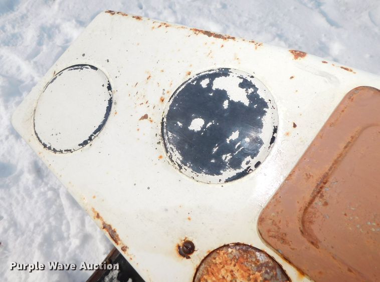 image for item GQ9924 Cushman truckster