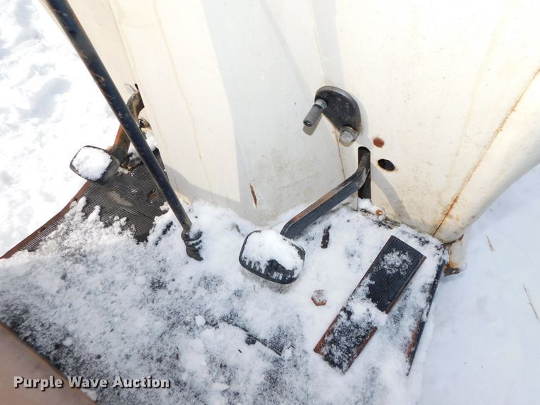 image for item GQ9924 Cushman truckster