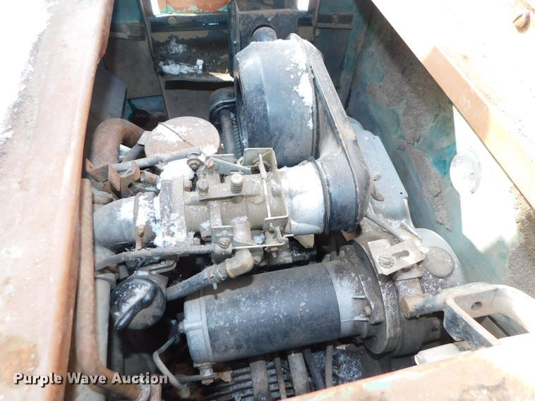 image for item GQ9924 Cushman truckster