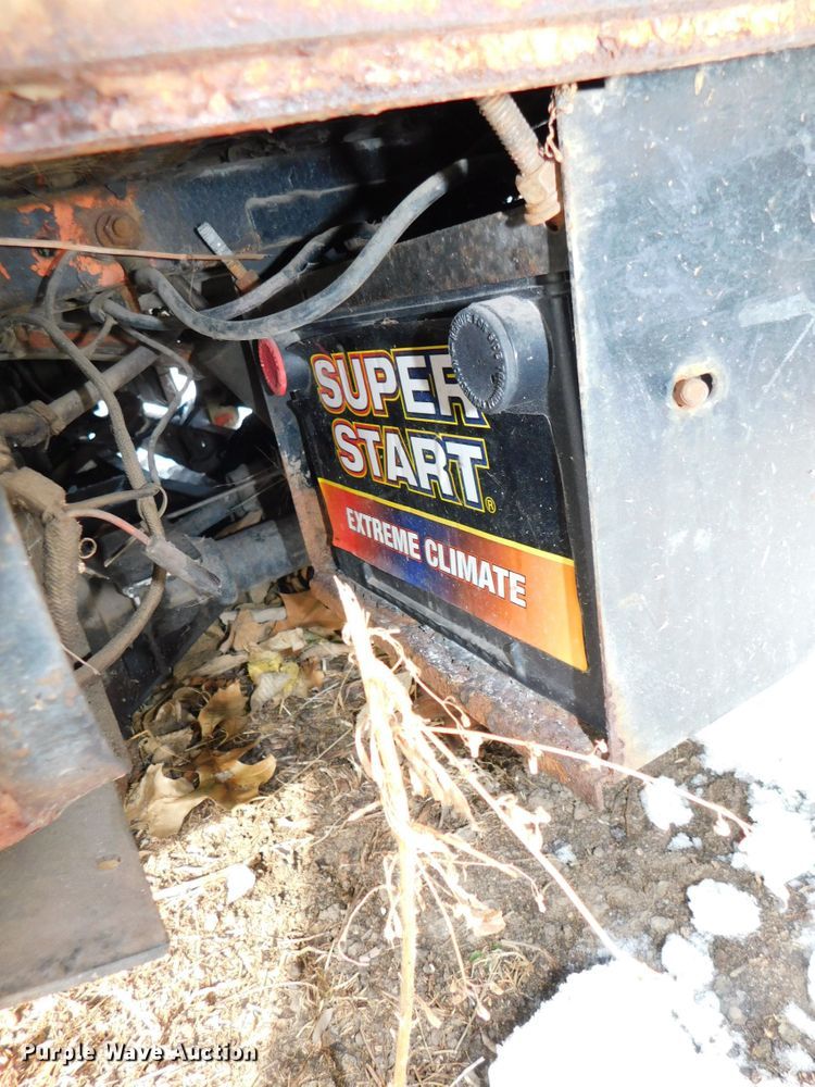 image for item GQ9924 Cushman truckster