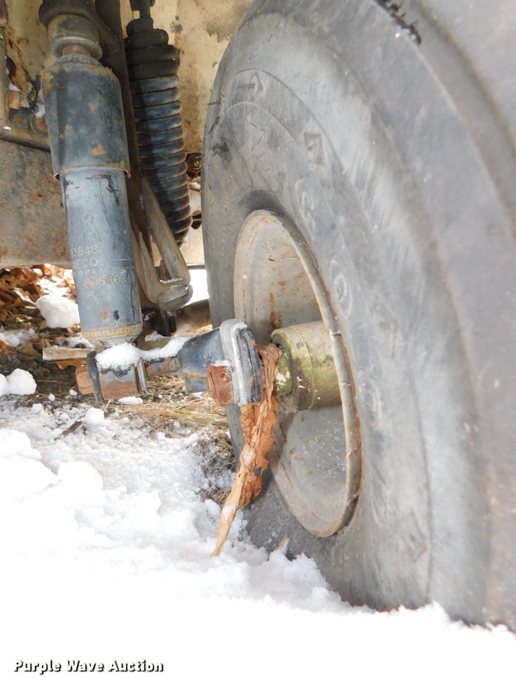 image for item GQ9924 Cushman truckster