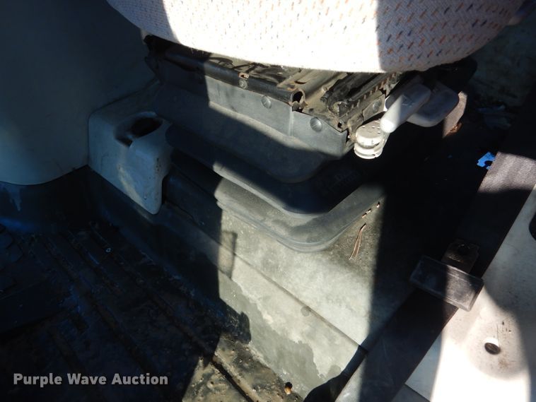 image for item HU9971 2003 AGCO RT100  MFWD tractor