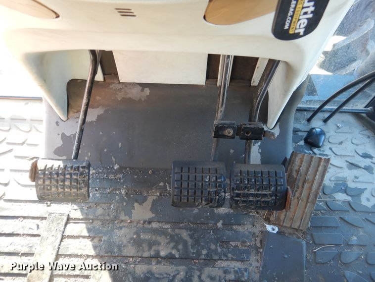 image for item HU9971 2003 AGCO RT100  MFWD tractor