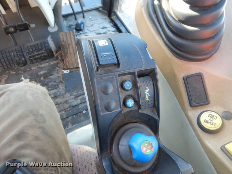 image for item HU9971 2003 AGCO RT100  MFWD tractor