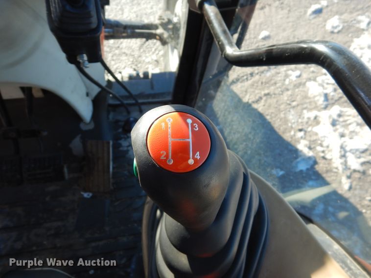 image for item HU9971 2003 AGCO RT100  MFWD tractor