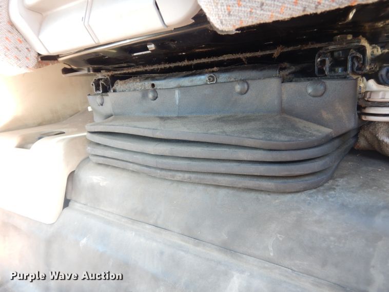 image for item HU9972 2005 AGCO RT100  MFWD tractor