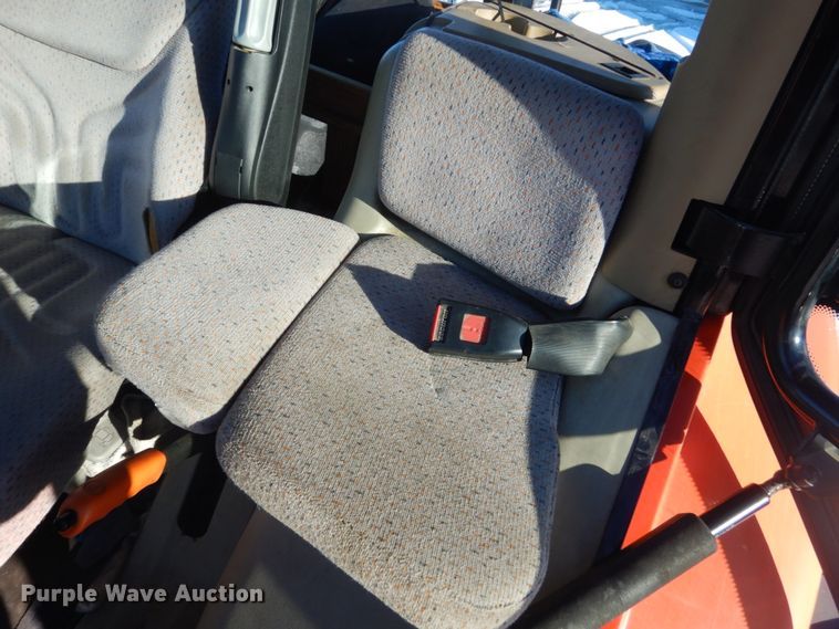 image for item HU9972 2005 AGCO RT100  MFWD tractor