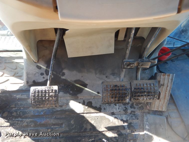 image for item HU9972 2005 AGCO RT100  MFWD tractor