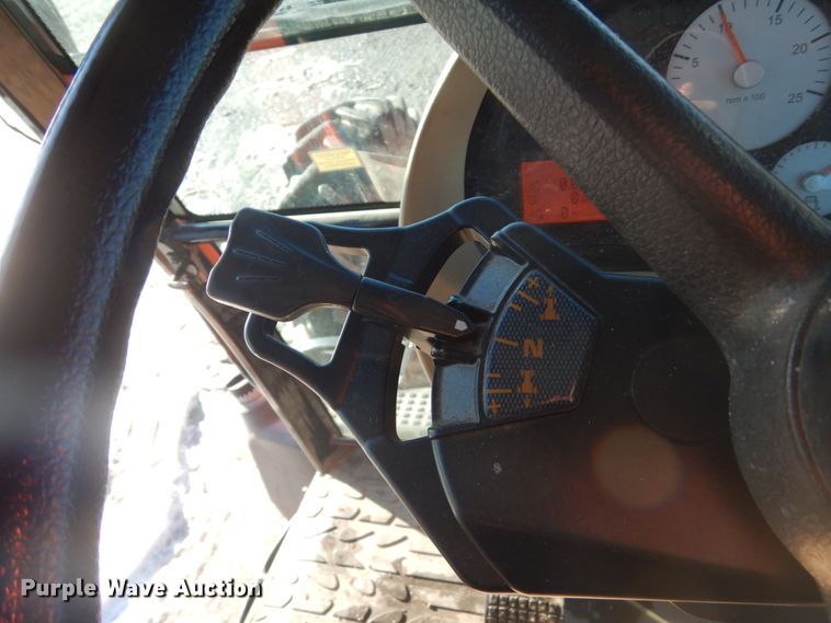 image for item HU9972 2005 AGCO RT100  MFWD tractor