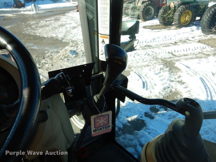 image for item HU9972 2005 AGCO RT100  MFWD tractor