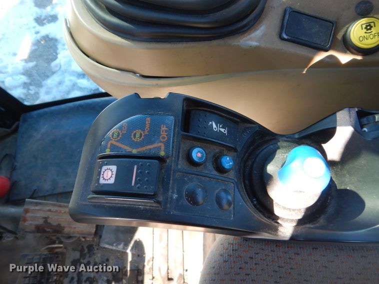 image for item HU9972 2005 AGCO RT100  MFWD tractor