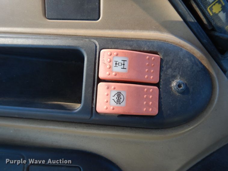 image for item HU9972 2005 AGCO RT100  MFWD tractor