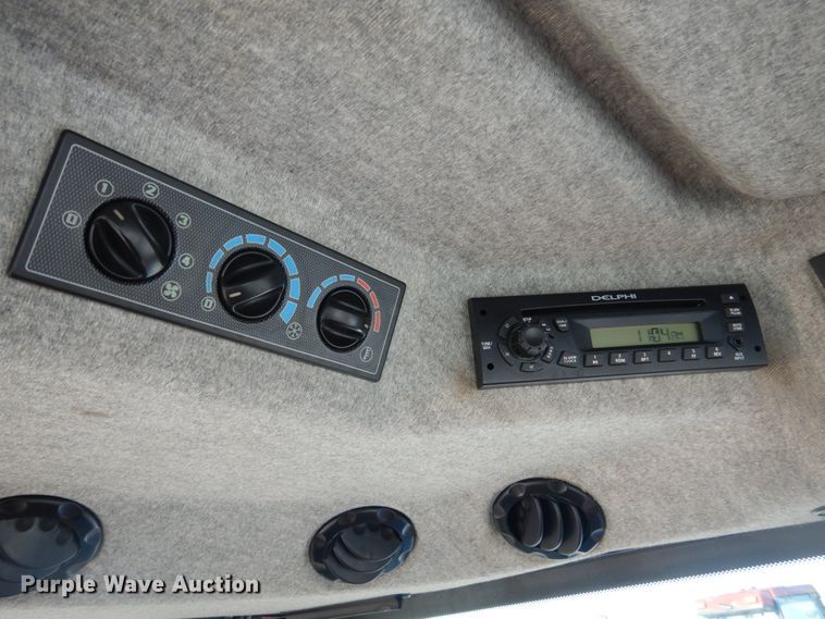 image for item HU9972 2005 AGCO RT100  MFWD tractor