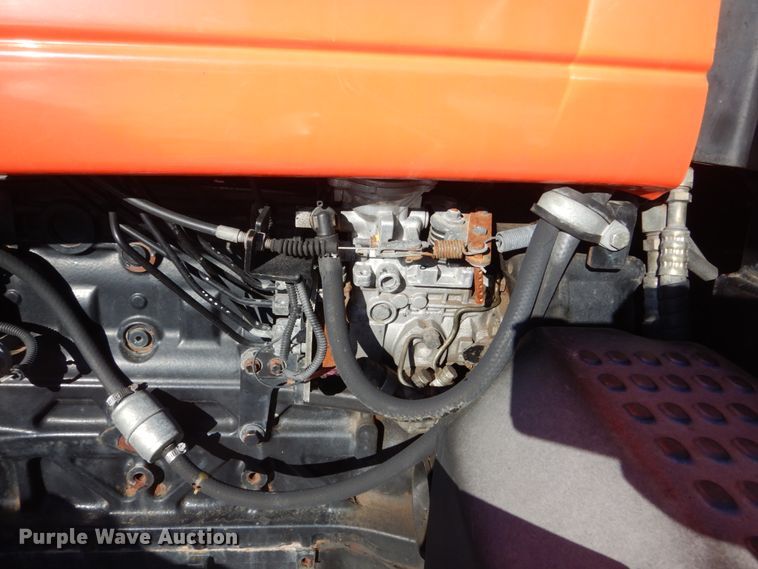 image for item HU9972 2005 AGCO RT100  MFWD tractor