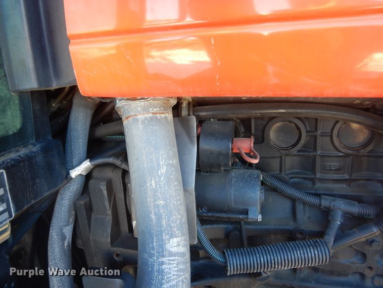 image for item HU9972 2005 AGCO RT100  MFWD tractor