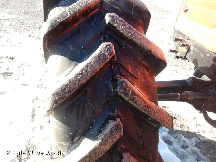 image for item HU9972 2005 AGCO RT100  MFWD tractor