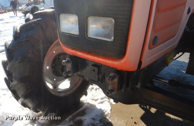 image for item HU9975 2005 AGCO RT100  tractor