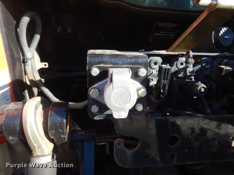 image for item HU9975 2005 AGCO RT100  tractor